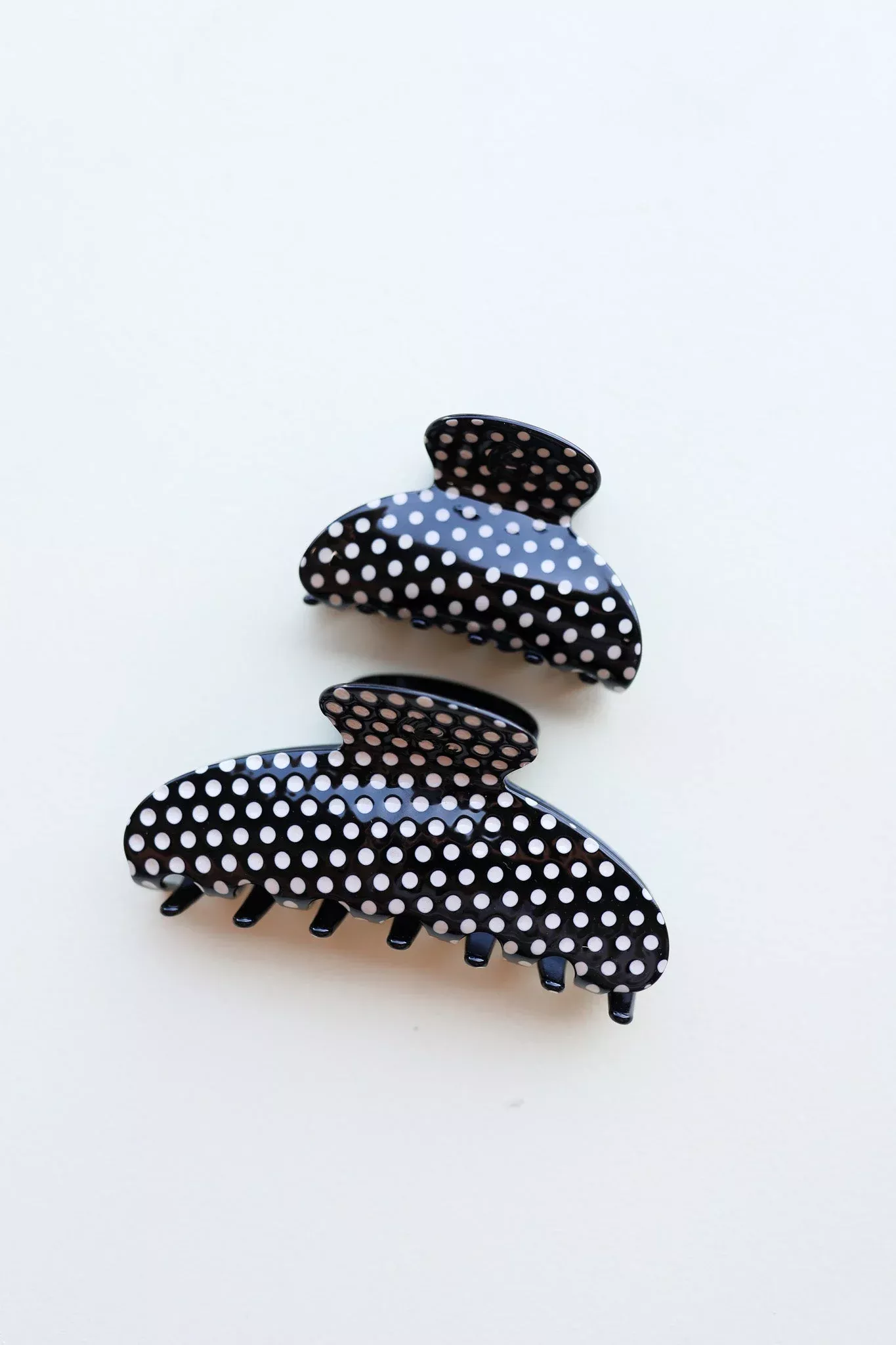 BLACK & WHITE POLKA DOT CLAW