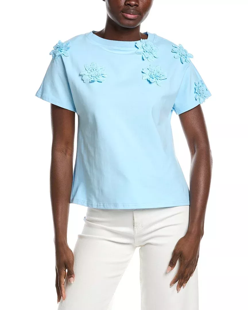 Gracia Flower Applique Solid Color T-Shirt