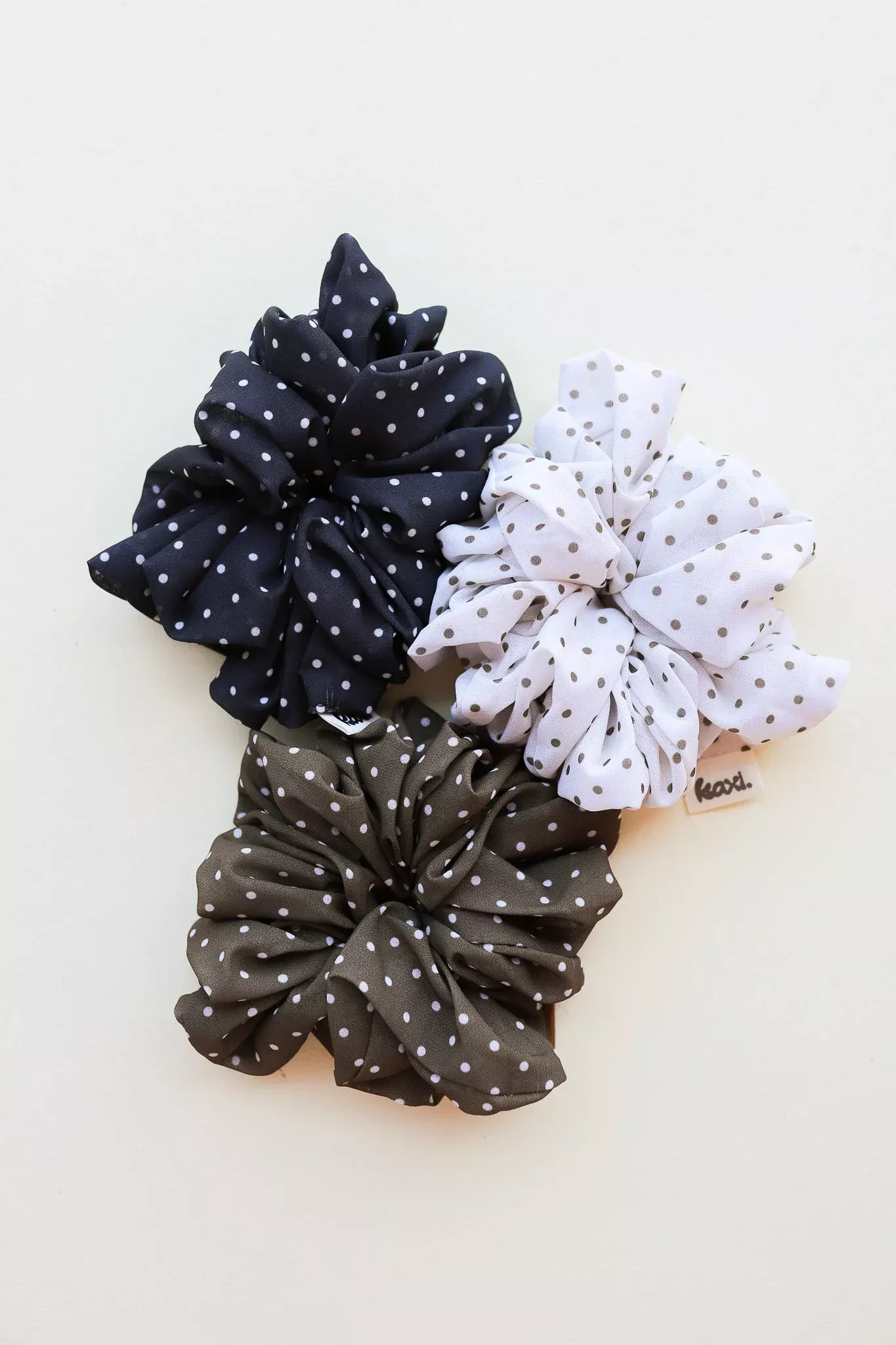 POLKA DOT OVERSIZED SCRUNCHIE