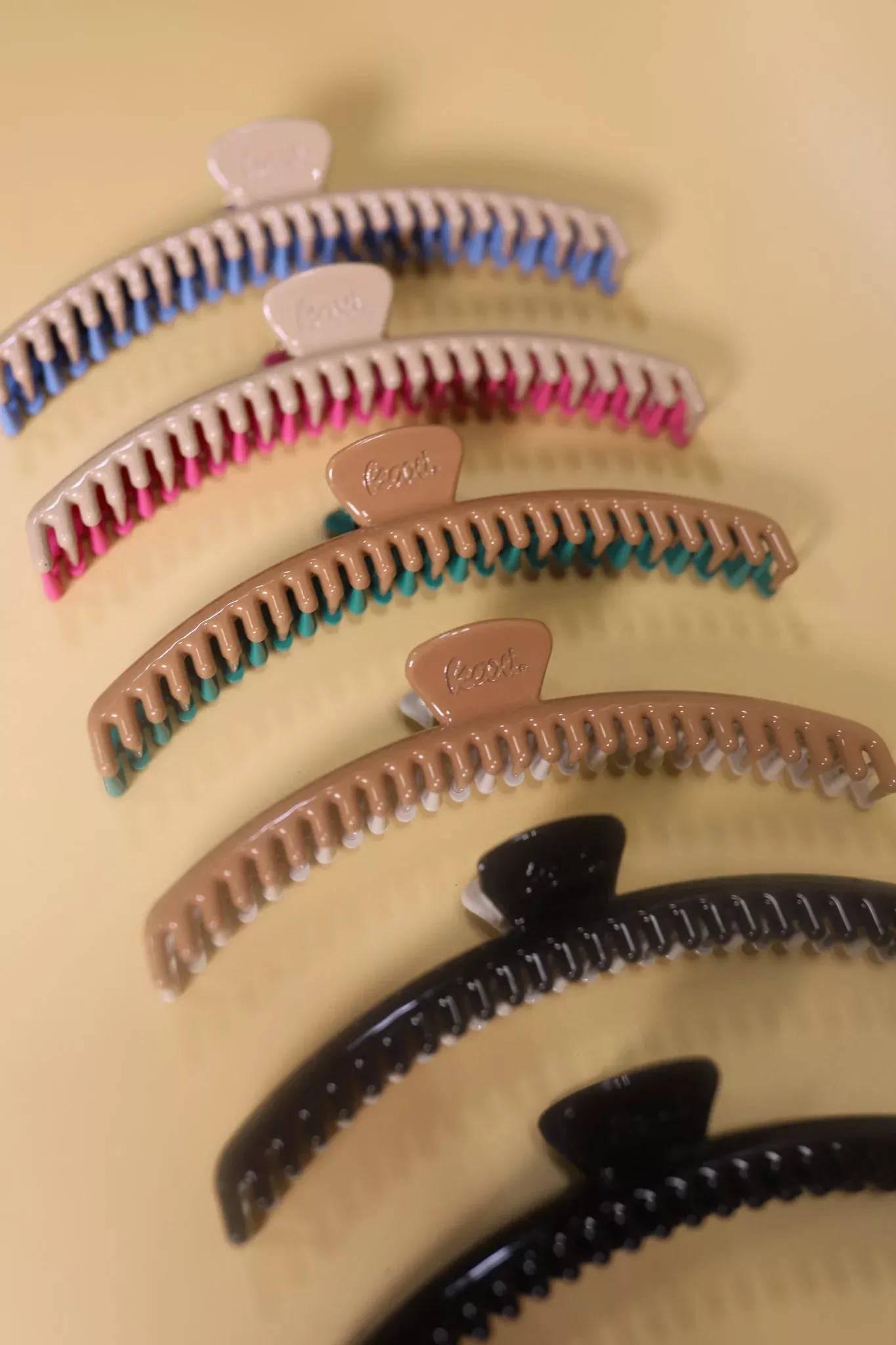 TWO-TONED SHINY ORIGINAL HOLD EVERYTHING CLAW